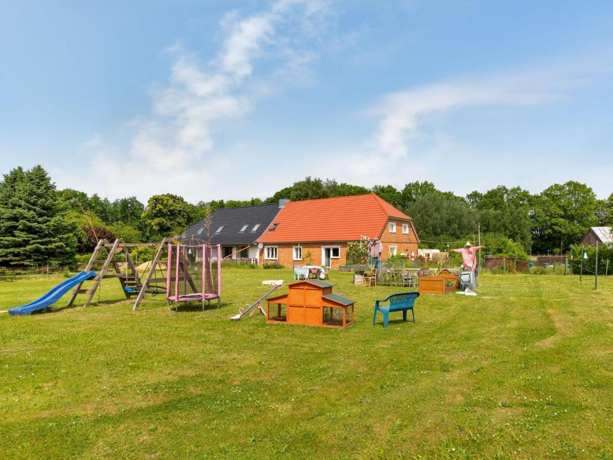 Snug Holiday Home In Divitz Spoldershagen Near Skydiving מראה חיצוני תמונה